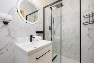 Stylish Air-conditioned Apartment on the 25th Floor in Katowice by Noclegi Renters - 6