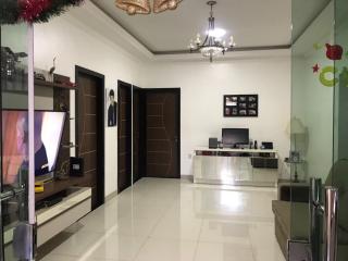 Casa 3 quartos, suite, 3 camas casal, 3 camas solteiro, banheiro social, área serviço, garagem, quintal, café da manhã - 3