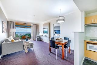 Esplanade Poolside Living with Lush Balcony Vistas - 9