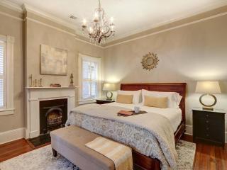 Luxury on Lincoln - 2