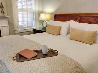 Luxury on Lincoln - 1