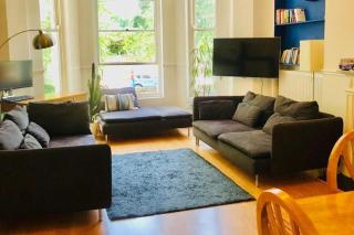 1 Bedroom Flat Sleeps 4 -Free Onsite Parking -WiFi - 7