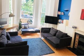 1 Bedroom Flat Sleeps 4 -Free Onsite Parking -WiFi - 5