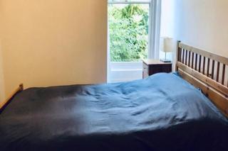 1 Bedroom Flat Sleeps 4 -Free Onsite Parking -WiFi - 4