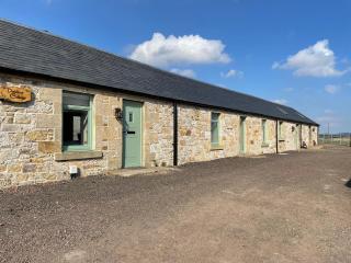 Peaceful rural retreat in Lanarkshire countryside, onsite craft distillery, central for exploring Scotland - 9