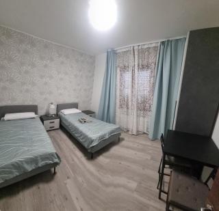 Sunny CentralApartment -3 bedrooms ,Private Parking - 7