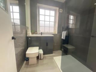Two Cozy Rooms in a Residential Home - 4