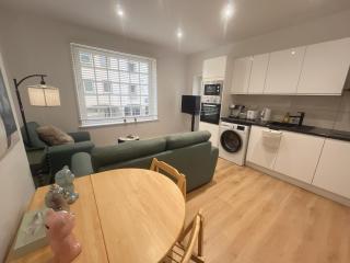 Two Cozy Rooms in a Residential Home - 2
