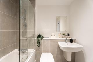 2BR Spacious Penthouse in Prime Location - 1