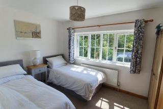 2 Bed Cottage - Sleeps 4 - Garden Pets Wifi - 8