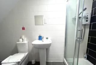 Syster Properties Leicester LE3 Stay with Free Parking Peaceful Area at Sangha walk - 5