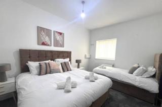 Syster Properties Leicester LE3 Stay with Free Parking Peaceful Area at Sangha walk - 2