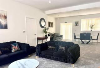 Syster Properties Leicester LE3 Stay with Free Parking Peaceful Area at Sangha walk - 1