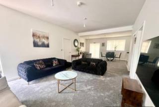 Syster Properties Leicester LE3 Stay with Free Parking Peaceful Area at Sangha walk - 1