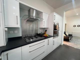 Syster Properties Leicester LE3 Stay with Free Parking Peaceful Area at Sangha walk - 7