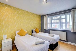 Spacious Tilbury Home - Perfect for Contractors, Families, Groups - 1