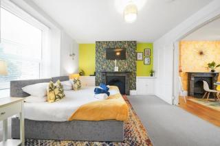 Golden Retreat - Vibrant & Stylish Flat - 3
