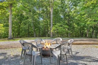 Historic Farmhouse 5 acres Hot Tub Parkway Access - 3