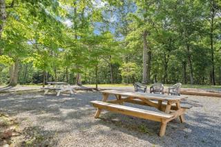 Historic Farmhouse 5 acres Hot Tub Parkway Access - 2
