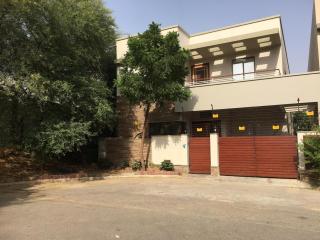 Luxury Villa Bahria Town Karachi - 0
