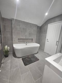 Spacious House Wparking - 0