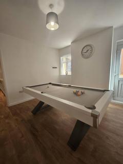 Spacious House Wparking - 2