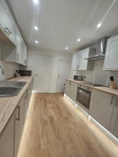 Spacious House Wparking - 3