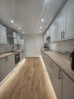 Spacious House Wparking - 6
