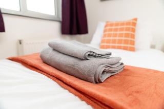 Relaxing 3-Bed Family Stay in Basingstoke - 3