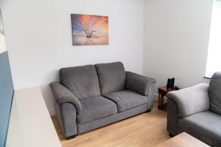 Relaxing 3-Bed Family Stay in Basingstoke - 4