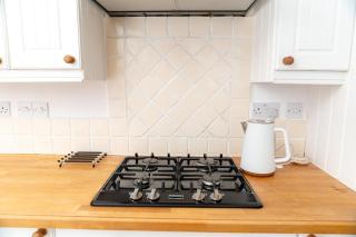 Relaxing 3-Bed Family Stay in Basingstoke - 3