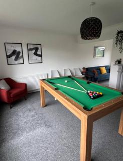 Spacious House Parking Pool Table - 5
