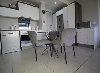 Sandton Smart Apartment Ten - 4