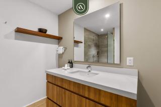 Luxury 4 BR Condo Amazing Views - Beach - Pools - 3