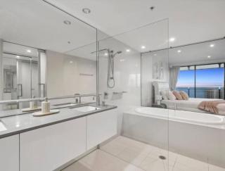 Sub-Penthouse Dream in Circle on Cavill - Hosted by Coastal Letting Co. - 2