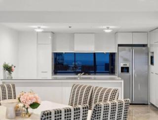 Sub-Penthouse Dream in Circle on Cavill - Hosted by Coastal Letting Co. - 3