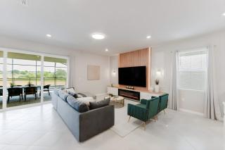 Stunning 8BR Pool Gameroom Minutes to Disney - 2