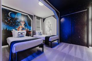 Stunning 8BR Pool Gameroom Minutes to Disney - 1