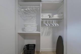 Modern Suite by Hospital 2 Near Transit, Wi-Fi, Netflix - 3