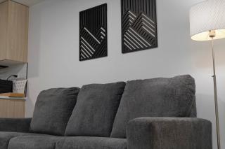 Modern Suite by Hospital 2 Near Transit, Wi-Fi, Netflix - 1