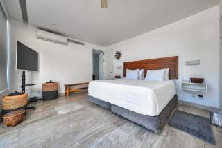 Breathtaking 3BR Condo - Private Pool - Sunsets - 1