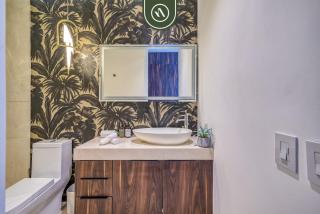 Luxury Corner Unit with Breataking Ocean Views - 9