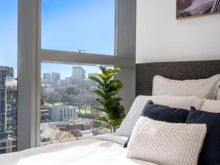 Modern 2BR Getaway, Prime CBD, Balcony, Pool, Gym - 8