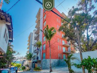 Centric 2BR Condo- Balcony - Rooftop Pool - 7