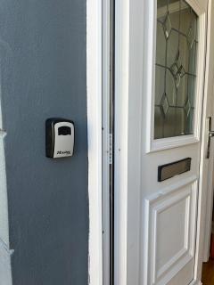 Spacious 4 Bedroom Mid-Terrace in Swansea - 1
