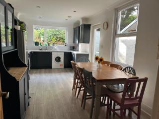 Spacious 4 Bedroom Mid-Terrace in Swansea - 0