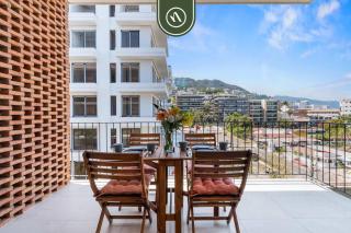 Elegant 2 BR Condo with Amazing Rooftop Pool - 4
