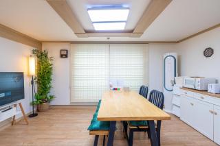 Metro Stay Daejeon Cozy home at transport hub - 0