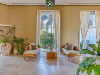 New Oceanfront 1 BR Condo - Gym - Beach - Pool - 2