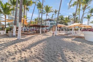 Oceanview 3BR Apt with Beach Access - Pool - Gym - 8